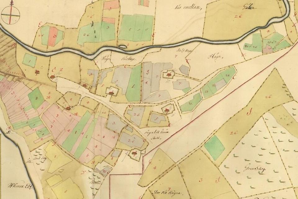 Del av karta, geometrisk avmätning 1711 över Ytterhiske by. I kartan syns de många gärdesgårdar som hägnade in stora markområden i byn. I kartans nederkant syns Umeå älv och som en gräns mot Grisbacka by flyter Tvärån i kartans övre kant.
